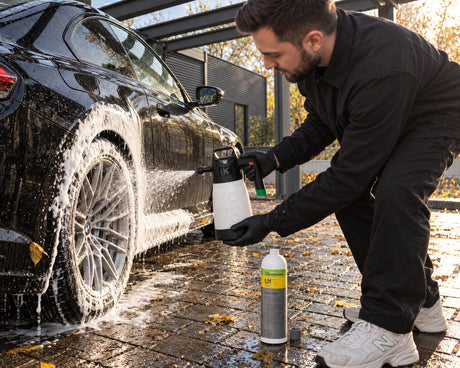 Detailing1 Hero: Pump foam sprayers — store the pressure washer frost-free, winter wash with a pump foam sprayer (Desktop)