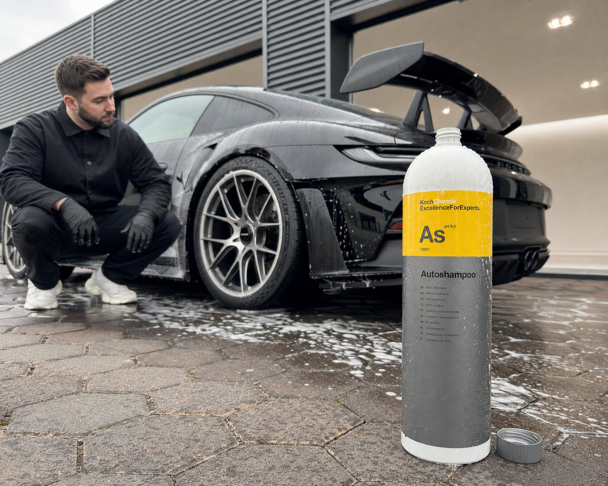 Detailing1 hero: car shampoo — washing paint without swirls (desktop)
