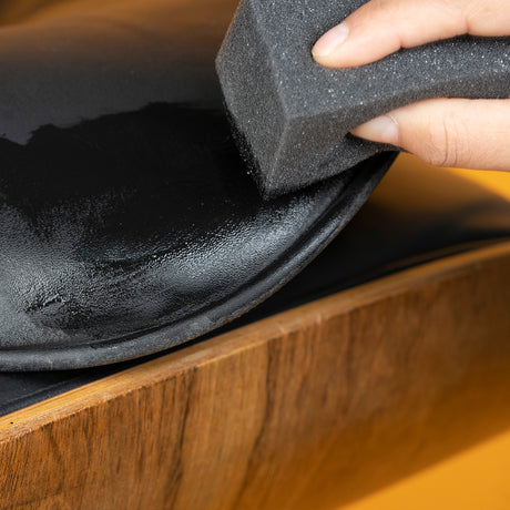 Detailing1 COLOURLOCK Leather Fresh Set XS — zwarte leren fauteuil opfrissen met de spons