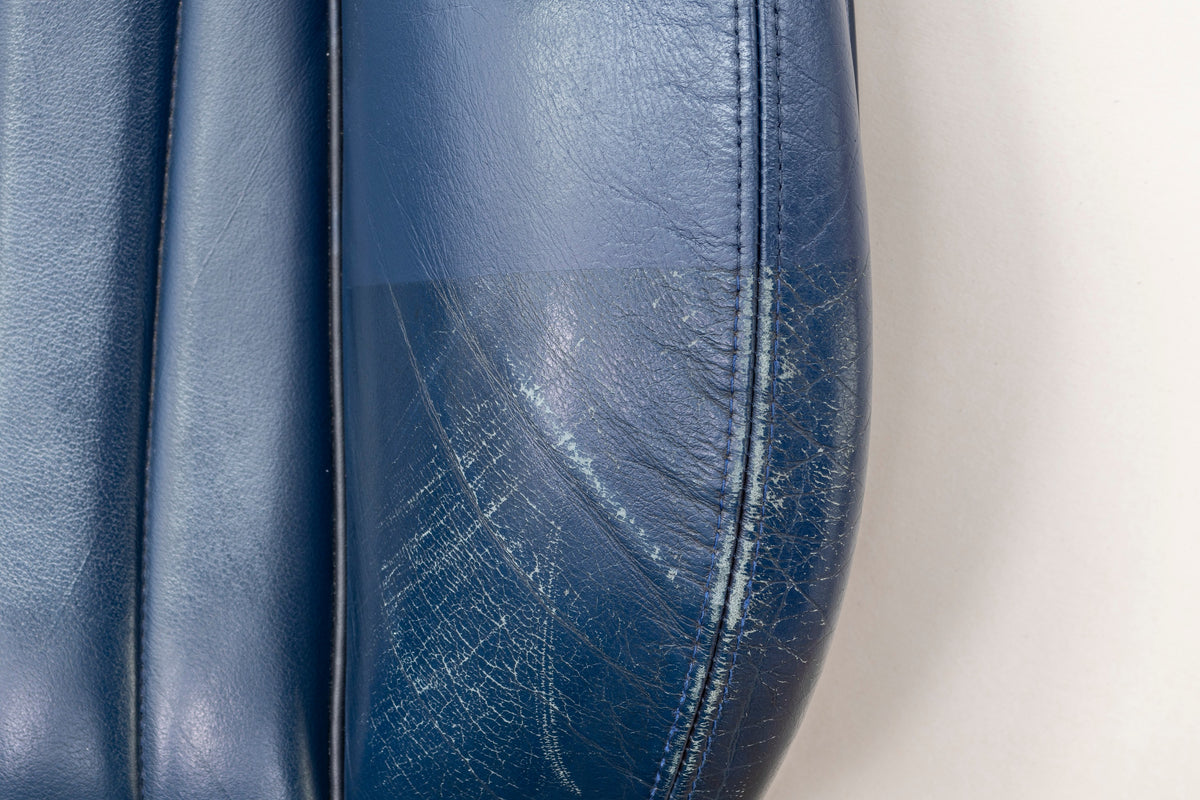 Detailing1 COLOURLOCK scratches in leather — scratched, worn seat bolster in blue smooth leather
